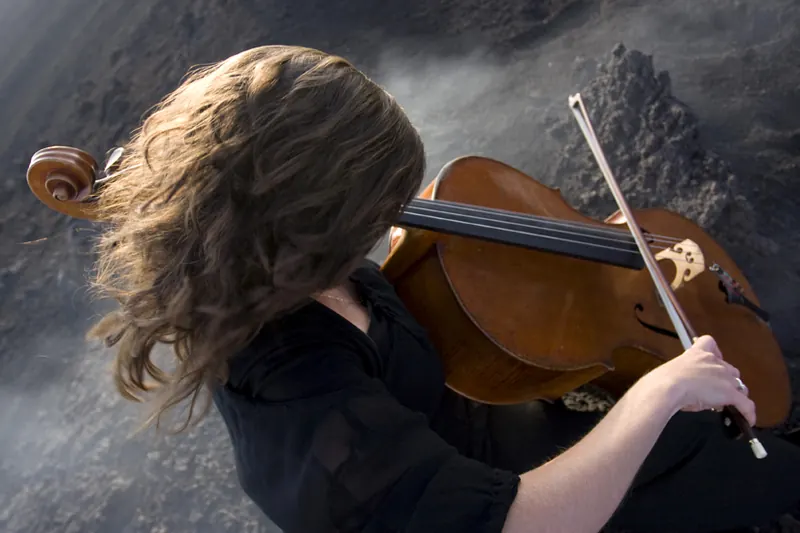 Monika Leskovar, Cellistin — Elemente 24
