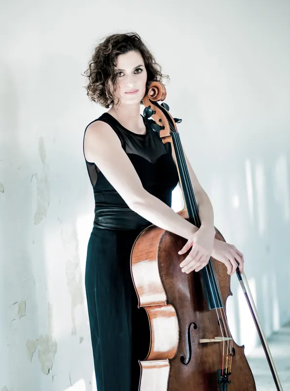 Monika Leskovar, Cellistin — Porträts 01